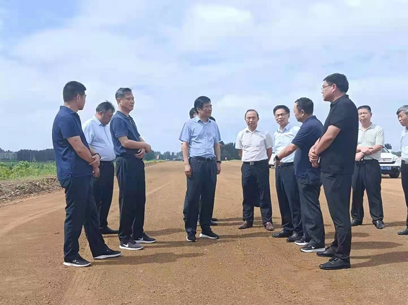 1627442907312.jpg 信阳市人民副市长吕旅一行到许信高速9标检查指导工作07.28.jpg