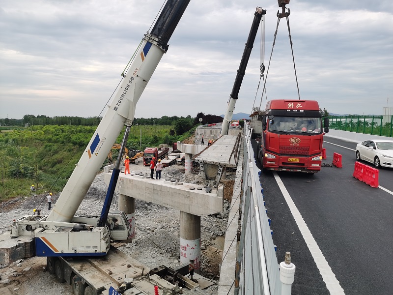 许广高速K156+450中桥抢修工程完成西半幅沥青混凝土桥面铺装2021.08.16.jpg