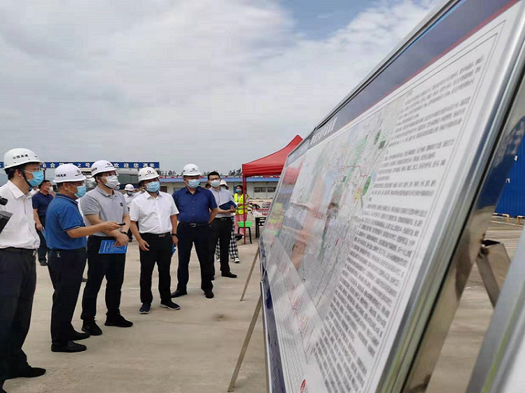 1629885608922.jpg 驻马店市市长李跃勇一行到许信6标检查指导工作.jpg