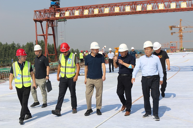 河南交通投资华体huati（中国）崔国喜部长到阳新高速公路黄河特大桥第二合同段检查-1.jpg