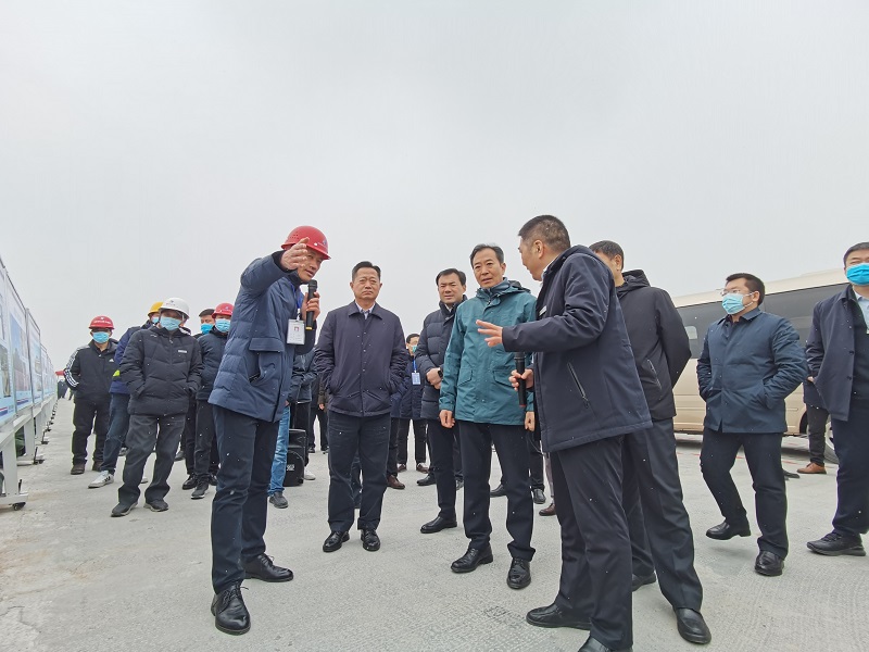 1645173251283.jpg 省交通运输厅副厅长宋华东一行到沿太行高速新乡段1标观摩指导.jpg
