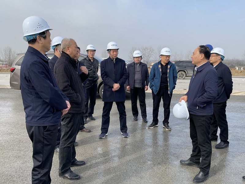 1646292122152.jpg 省交通运输厅二级巡视员武景顺一行到许信高速9标进行检查指导.jpg