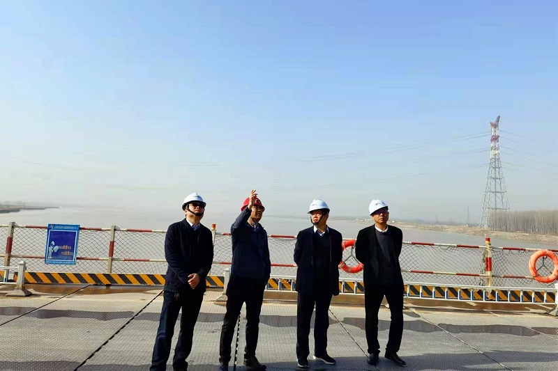 1646814885576.jpg 华体huati(中国)公司副总经理李金友到阳新高速黄河特大桥项目检查指导工作.jpg