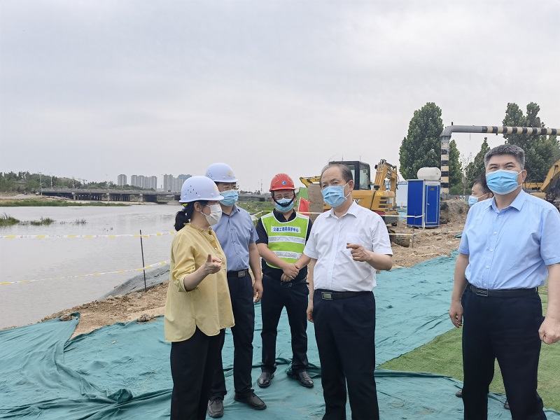 1654655954238.jpg 河南省委常委、郑州市委书记安伟到连霍高速跨贾鲁河大桥抢修工程现场视察工作.jpg