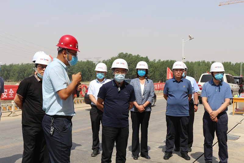 1654765205109.jpg 水利部黄河水利委员会副主任牛玉国到阳新高速公路黄河特大桥项目检查防汛工作-2.jpg