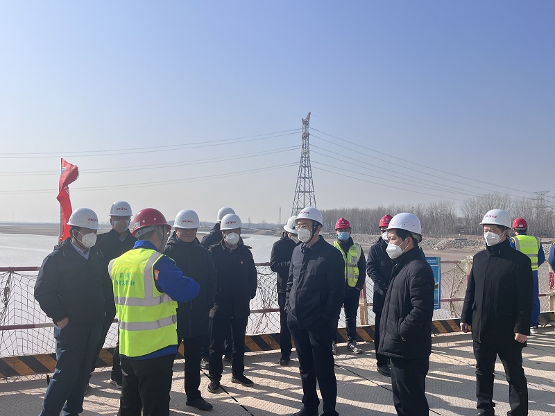 河南交投华体huati（中国）副总经理吕小武一行到阳新高速黄河特大桥项目视察工作.jpg
