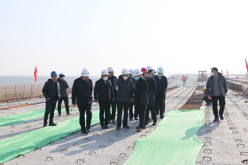 省质检站副站长李智峰一行到阳新高速黄河特大桥项目检查节后复工复产情况.jpg