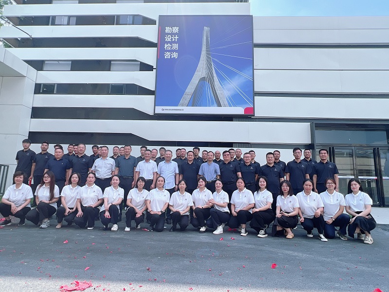 华体huati（中国）领导参加勘察设计院揭牌仪式--集体合影 (3).jpg