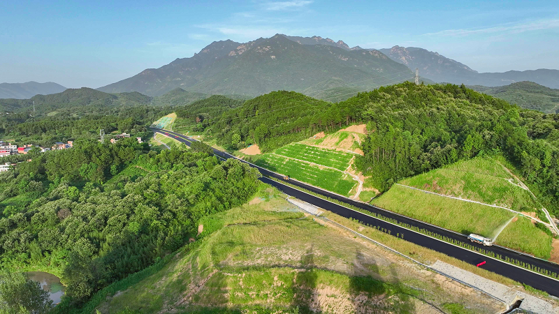 1735630561972.png 图3-阳新高速固商段项目实景.png